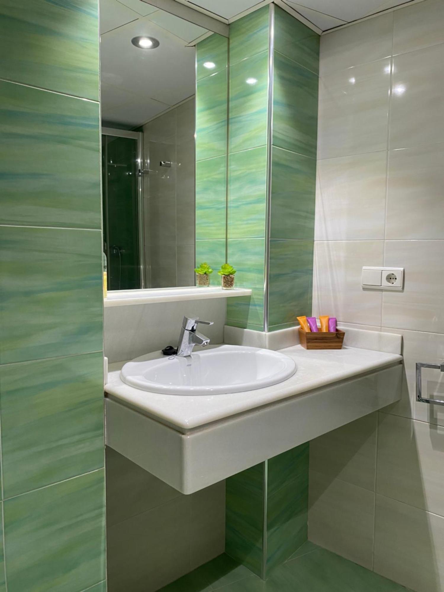 Enmitatiko Alcazar Viejo Apartment Kordoba Bagian luar foto